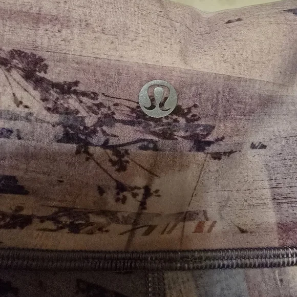 lululemon athletica Multicolor Leggings Size 6 . Great Condition - Picture 3 of 4